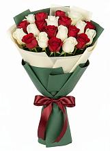 Букет Микс из красных и белых роз в Ильинское
