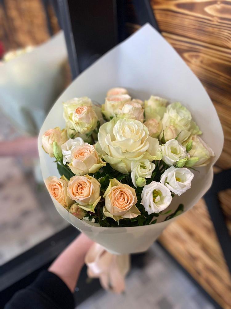 Букет цветов из: Розы и Лизиантусы в Ильинское